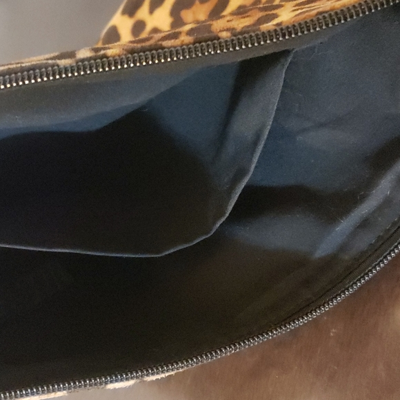 bebe lovely leopard-print clutch suede finish with tassle  NWOT - Picture 3 of 5